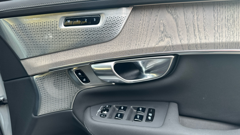 Volvo XC90 2.0 T8 PHEV Ultra Dark 5dr AWD Geartronic Estate